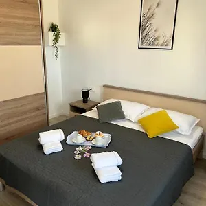 Apartman Apartman Ana, Crno